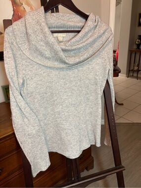 100% CASHMERE Cozy Light Gray Cowl Neck Women's Sweater. Tiny pilling on sleeves